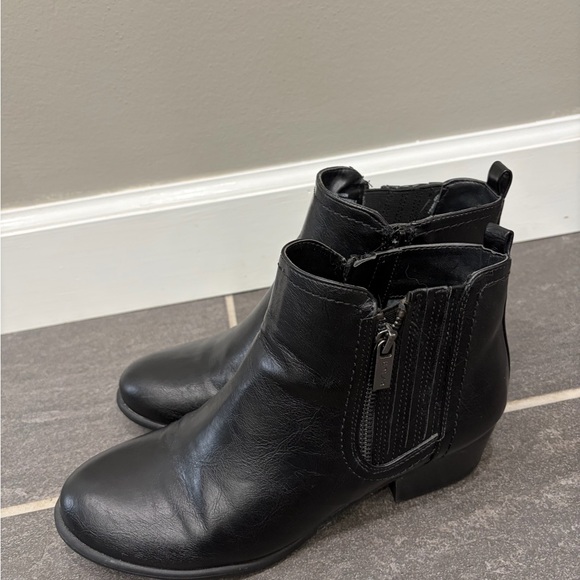 Unisa Black Leather Ankle Booties - Picture 2 of 3
